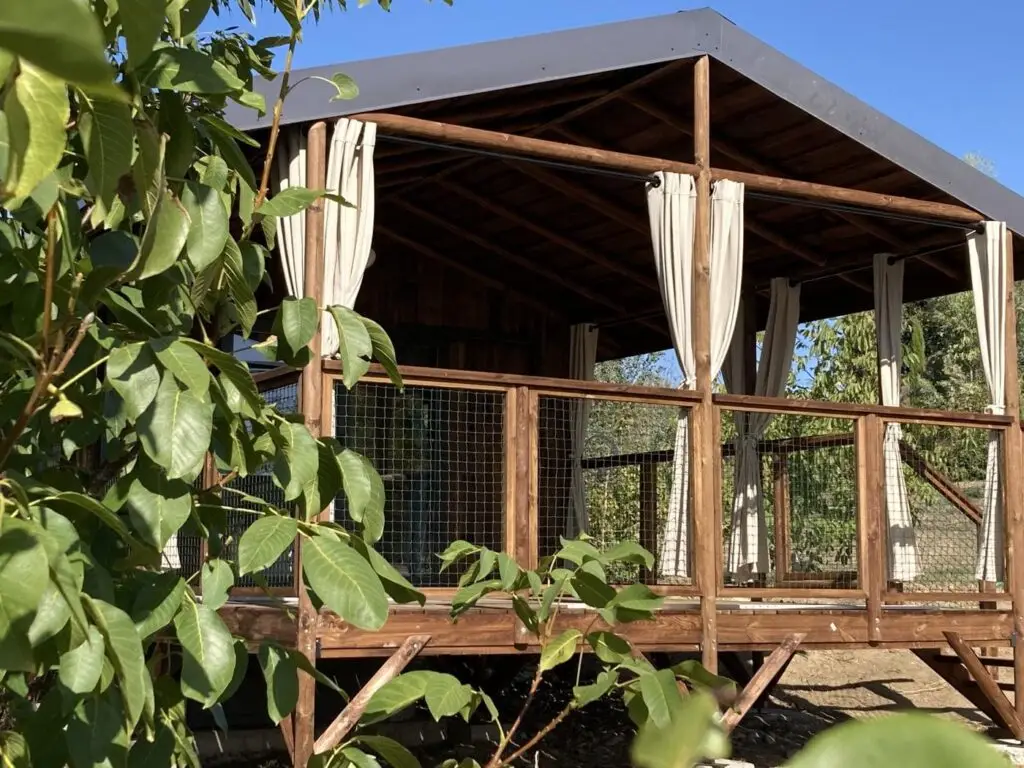 lodge sur pilotis Miel et coton - love room carcassonne avec spa privatif - cabanes tresors de campagne - occitanie - nid douillet cosy et cocooning - nuit en amoureux