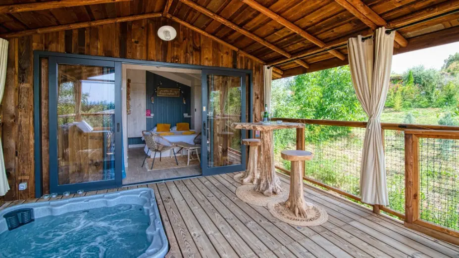 Chambre cosy - romantique -Lodge sur pilotis Miel et coton avec jacuzzi - Occitanie