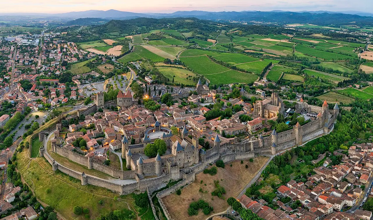 Que faire aux alentours des Cabanes Trésors de Campagne ? Guide complet pour un séjour inoubliable près de Carcassonne