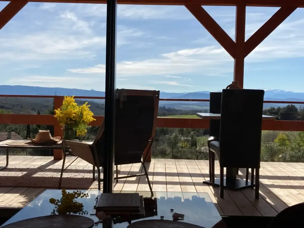 Cabane insolite avec spa privatif et vue panoramique sur la chaîne des Pyrénées dans l'Aude