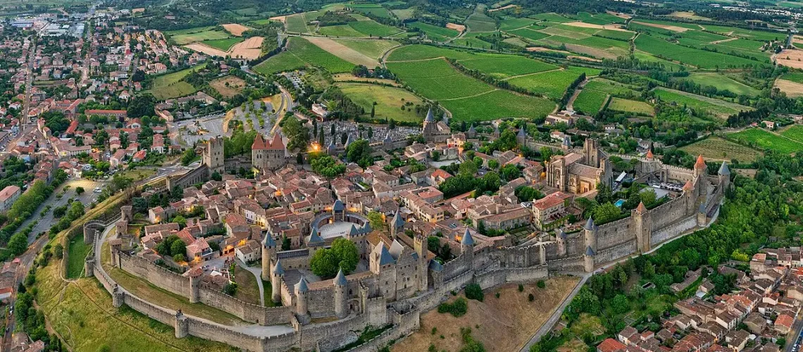 Que faire aux alentours des Cabanes Trésors de Campagne ? Guide complet pour un séjour inoubliable près de Carcassonne