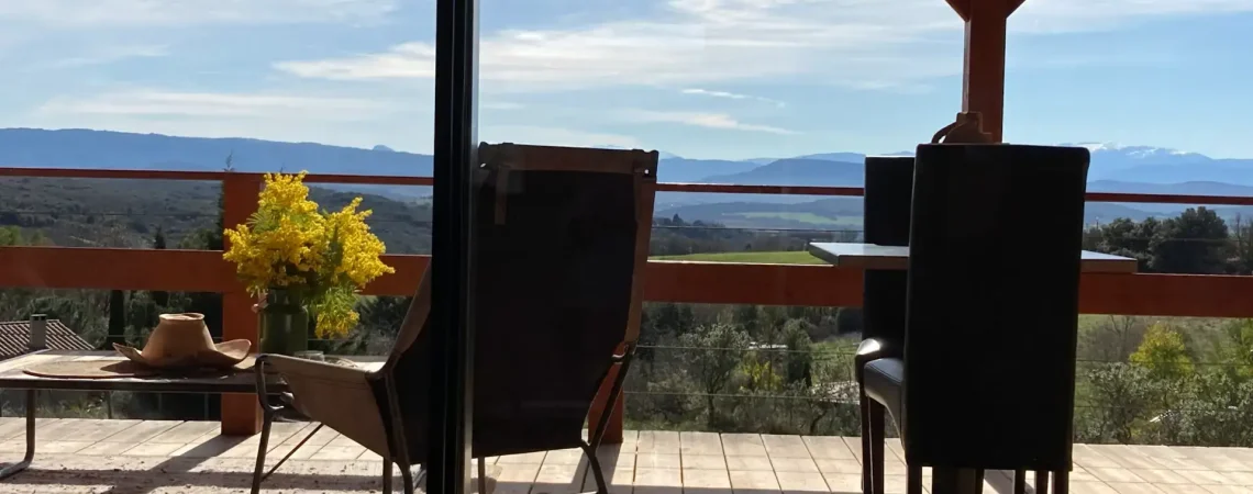 Cabane insolite avec spa privatif et vue panoramique sur la chaîne des Pyrénées dans l'Aude